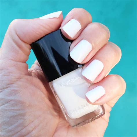 chanel blanc ecume nail polish